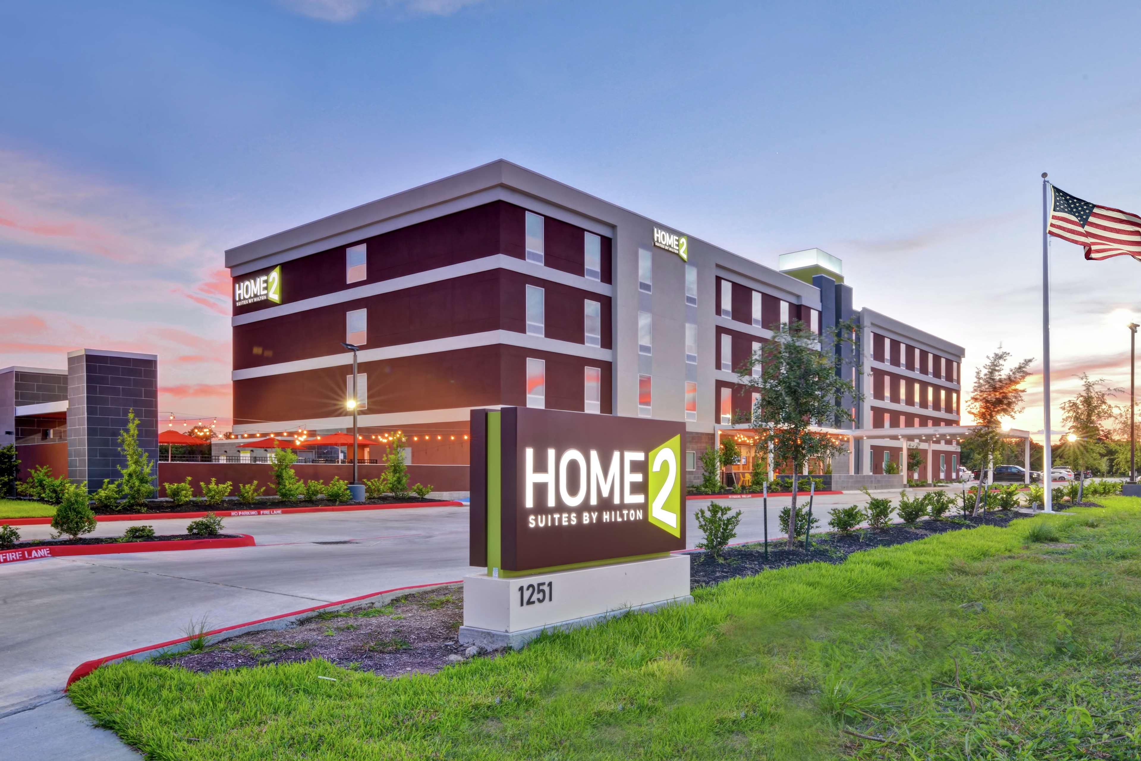 โฮม2 สวีท บาย ฮิลตัน ลา ปอร์ต Hotel เลอพอร์ต ภายนอก รูปภาพ